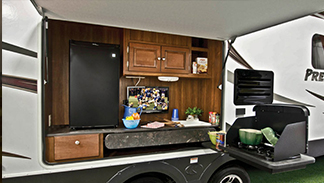 Enjoying the convenience of an outdoor kitchen